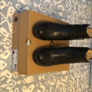UGG CAM II Black leather boots size 9 with stud